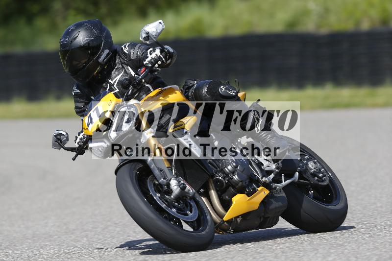 /Archiv-2025/09 22.04.2025 Cornu Master School ADR/rot-rouge/41